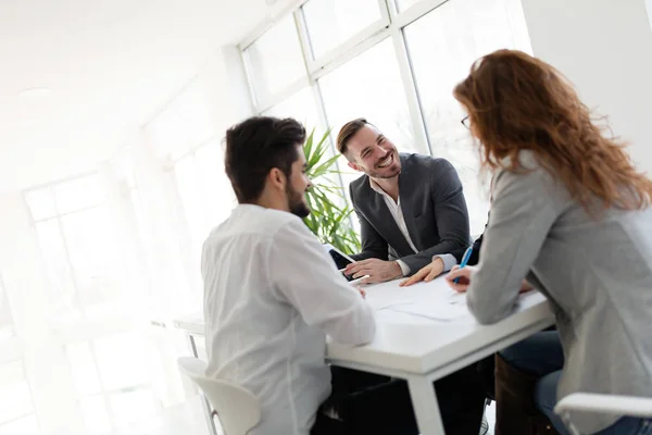 Equipo Arquitectos Trabajando Juntos Proyecto Oficina — Foto de Stock