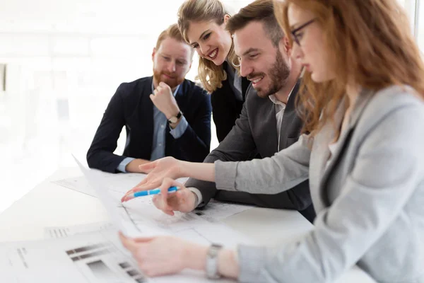 Equipo Arquitectos Trabajando Juntos Proyecto Oficina — Foto de Stock