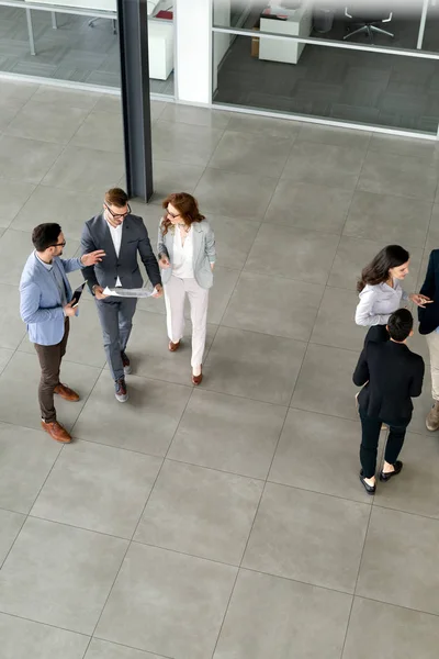 Gruppe Von Architekten Und Geschäftsleuten Die Zusammenarbeiten Und Brainstorming Betreiben — Stockfoto