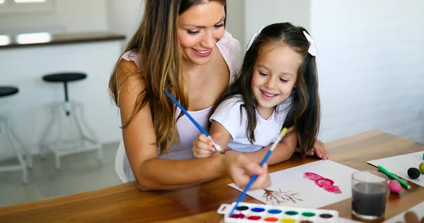 Anya keresi, hogy gyermeke lánya rajz — Stock Fotó