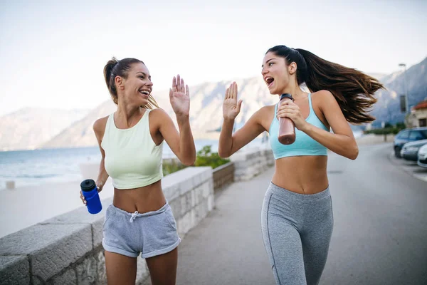 Correr Deporte Ejercicio Concepto Estilo Vida Saludable Gente Feliz Corriendo —  Fotos de Stock