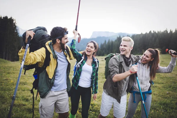 Voyage Tourisme Randonnée Geste Concept Personnes Groupe Amis Souriants Avec — Photo