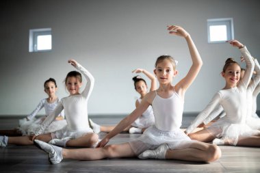 Uygun çocuk bale Studio birlikte egzersiz grup