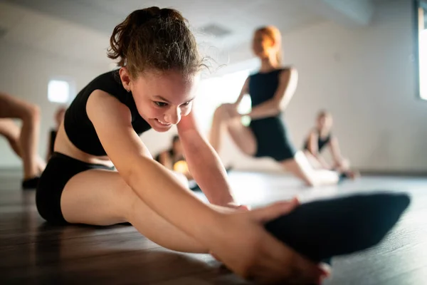 Groupe Enfants Forme Faisant Ballet Dansant Studio Ensemble — Photo