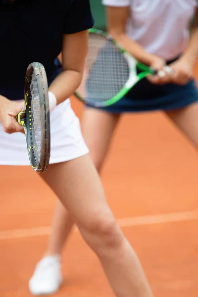 快乐的健身的人一起打网球 运动理念 — 图库照片