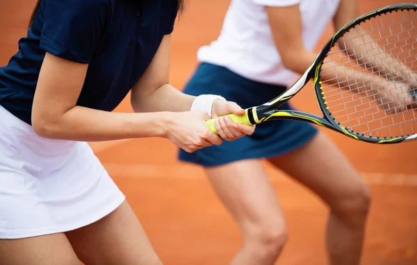 Mujeres Felices Jugando Tenis Juntas Concepto Deportivo —  Fotos de Stock