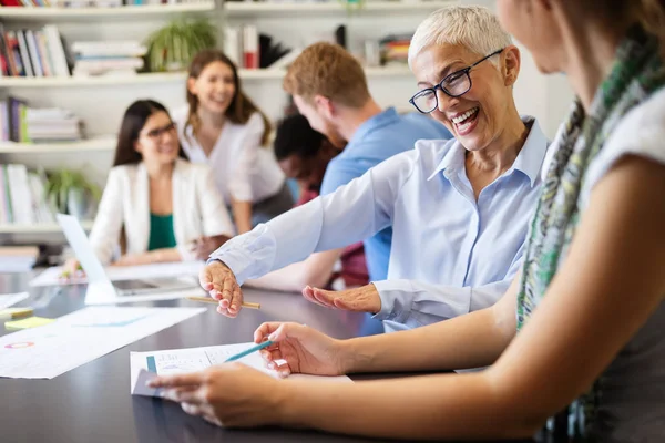 Geschäftsleute treffen Konferenz Diskussion Unternehmenskonzept — Stockfoto