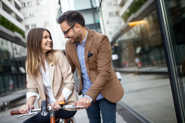 Young Couple Having Fun City Happy Young Couple Going Bike — Stock Photo, Image