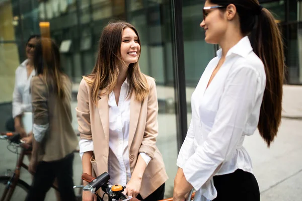 Young Happy Beautiful Businesswomen Talking Outdoor Office Building Background — Stock Photo, Image