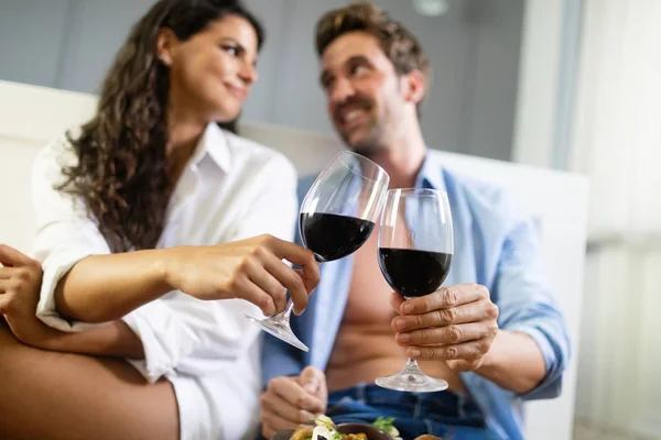 Young Married Couple Eating Breakfast Bed — Stock Photo, Image