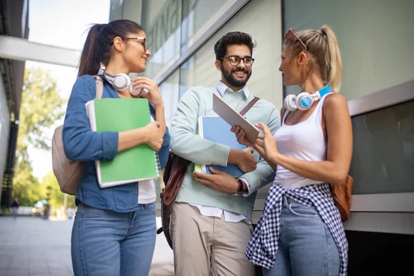 Diversidad Estudiantes Amigos Trabajo Equipo Ideas Felicidad Concepto — Foto de Stock