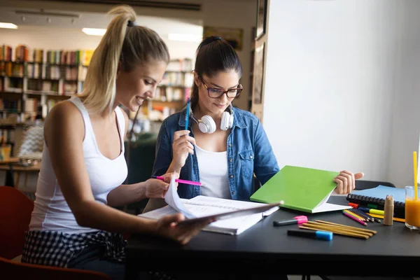 Happy Group Students Friends Studying Learning Together College — Stock Photo, Image