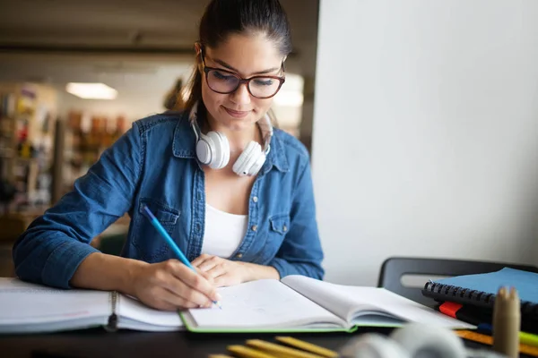 Beautiful Student Girl Studying Learning Exam — Stock Photo, Image