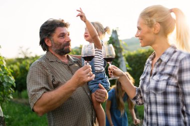 Şarap üretici aile