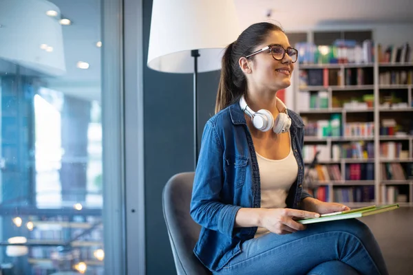 College Woman Studying Library Looking Happy Education Concepts — Stock Photo, Image
