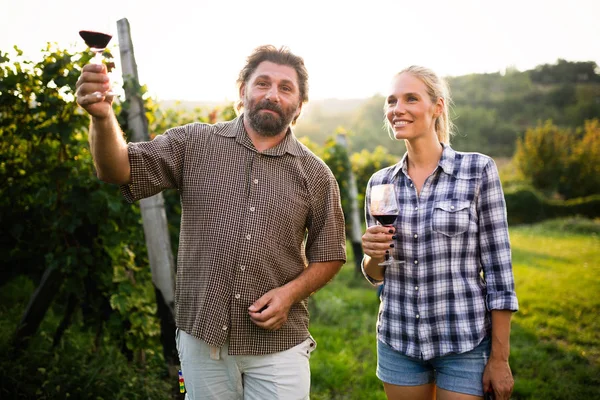 Wine Grower Family Tasting Wine Winery Vineyard — Stock Photo, Image