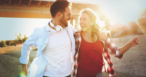 Echt Gelukkig Speelse Paar Verliefd Plezier Strand — Stockfoto