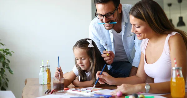 Felice Famiglia Trascorrere Del Tempo Divertente Insieme Casa — Foto Stock