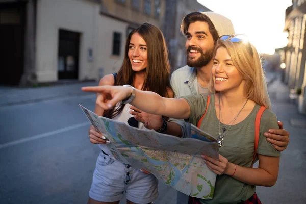 Friendship Travel Vacation Summer People Concept Group Smiling Friends Traveling — Stock Photo, Image