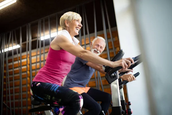 Ajuste Pareja Deportiva Madura Haciendo Ejercicio Para Mantenerse Saludable — Foto de Stock