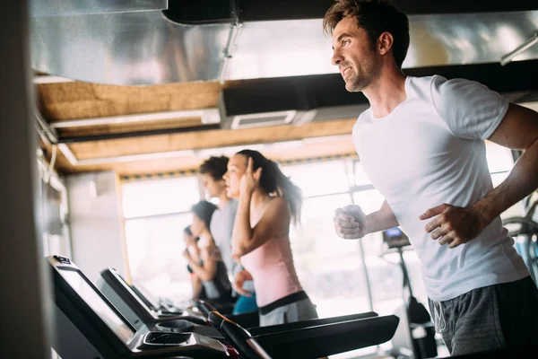 Grupo Jóvenes Forma Corriendo Cinta Correr Gimnasio — Foto de Stock