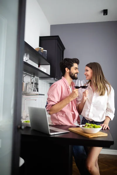 Glückliches Paar Genießt Gemeinsame Frühstückszeit Hause — Stockfoto
