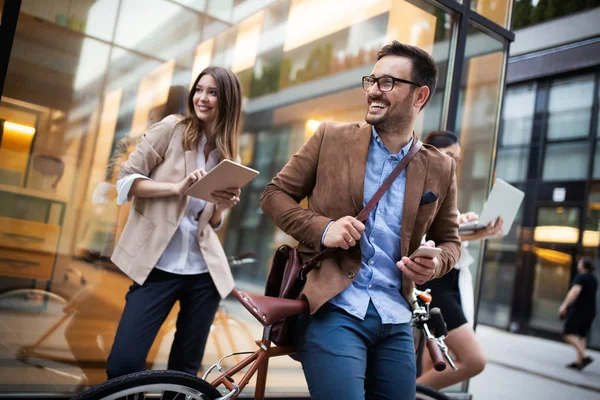 Equipo Negocios Tecnología Dispositivos Digitales Concepto Conexión Urbana — Foto de Stock