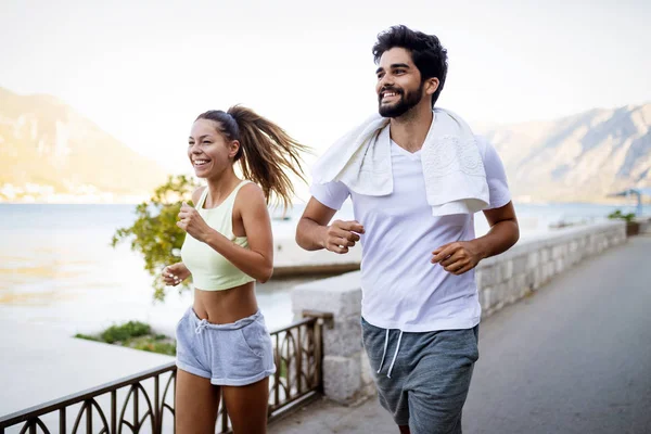 Löpning Sport Exercerande Och Hälsosam Livsstil Konceptet Glada Människor Jogging — Stockfoto