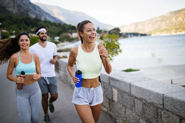 Löpning Sport Exercerande Och Hälsosam Livsstil Konceptet Glada Människor Jogging — Stockfoto