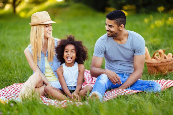 Gelukkige Familie Plezier Tijd Samen Picknick — Stockfoto