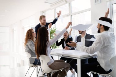 Takım birlikte Office proje üzerinde çalışan mimarlar