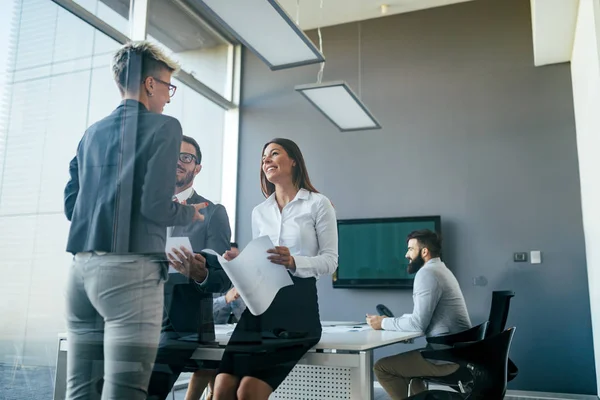 Día de la gente de negocios en la oficina de negocios moderna — Foto de Stock