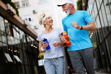 Helathy kalıp kilo jogging mutlu üst düzey insanlar