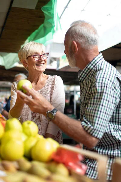 Seulement Les Meilleurs Fruits Légumes Beau Couple Personnes Âgées Achetant — Photo