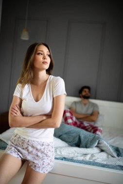 İlişki sorunları cinsel dürtüyü de etkiliyor. Çift sorunu kavramı