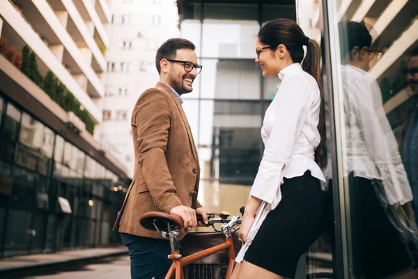 Happy Office Woman Business Man Couple Enjoying Break While Talking — Stock Photo, Image