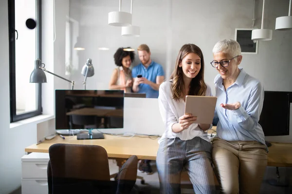 Programmatori Che Lavorano Ufficio Aziendale Sviluppo Software — Foto Stock