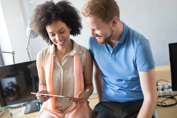 Des Gens Affaires Créatifs Travaillant Sur Projet Entreprise Dans Bureau — Photo