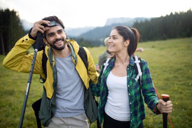 Çift - Dağı'nda seyir zevk hiking etkin yürüyüşçü görüntülemek