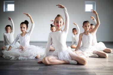 Uygun çocuk bale Studio birlikte egzersiz grup