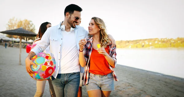 Fiends Avendo Grande Momento Insieme Spiaggia — Foto Stock