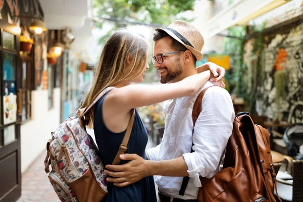 Zomervakantie Dating Liefde Toerisme Concept Lachend Gelukkig Stel Stad — Stockfoto