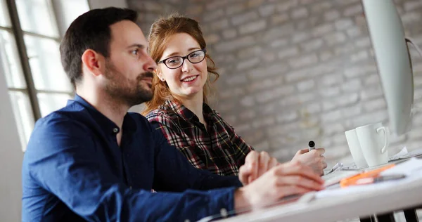 Portret Van Jonge Attactive Ontwerpers Werken Computer — Stockfoto