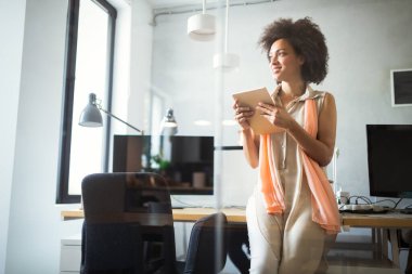 CEO sahibi şirket çalışanı portresi, muhtemelen finans, muhasebeci, avukat, yönetici