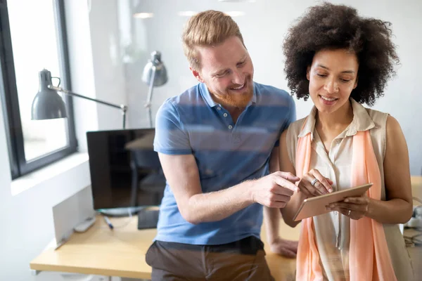 Programmierer Arbeiten Einem Büro Für Softwareentwicklung — Stockfoto