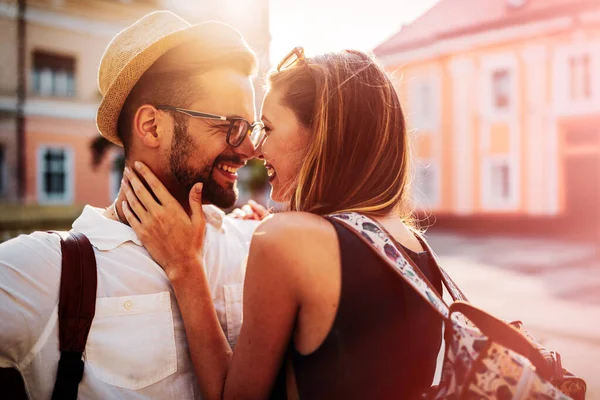 Vacaciones Vacaciones Amor Concepto Amistad Sonriendo Feliz Pareja Divertirse —  Fotos de Stock