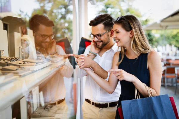 Consumismo Amor Namoro Conceito Viagem Casal Feliz Gostando Fazer Compras — Fotografia de Stock