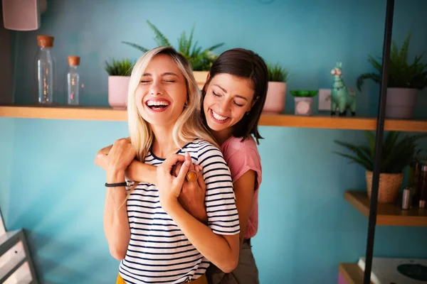 Cheerful Lesbian Women Embrace Passioantely Have Fun Together — Stock Photo, Image