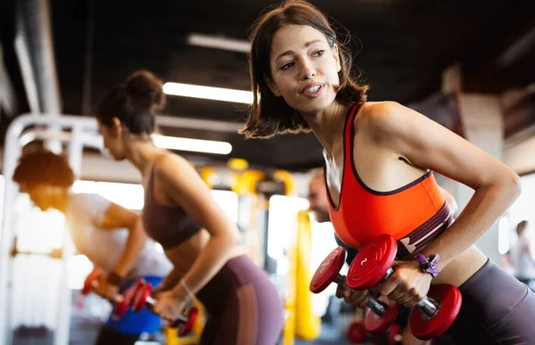 Hermosos Amigos Forma Haciendo Ejercicio Gimnasio Juntos —  Fotos de Stock