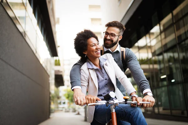 Happy Funny Young Couple Bicycle Love Relationship People Freedom Concept — Stock Photo, Image